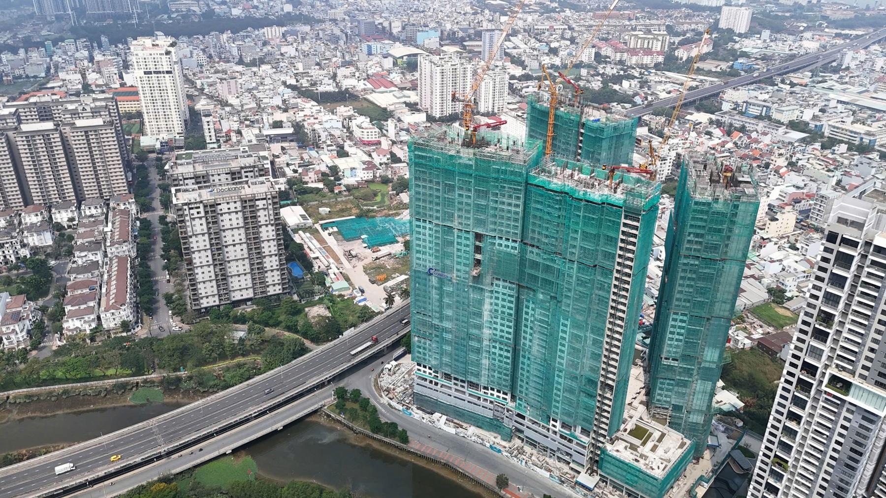 6. Hoàn thành công tác bê tông dầm sàn Tầng 37 đến 40 tại Tháp 10 và Tầng 40 đến 41 tại Tháp 11.